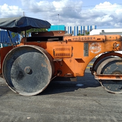 XE RẢI NHỰA