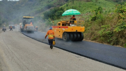 Trải thảm nhựa 001
