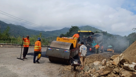 Trải thảm nhựa 001