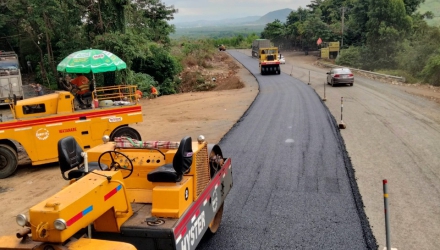 Trải thảm nhựa 001